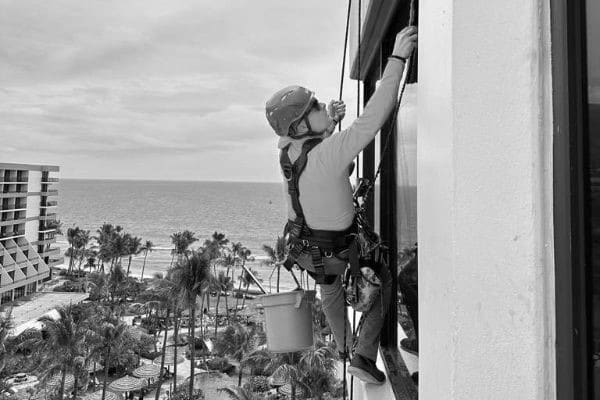 HIGH RISE WINDOW CLEANING IN HAWAII 2