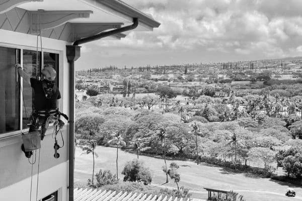 HIGH RISE WINDOW CLEANING IN HAWAII 3